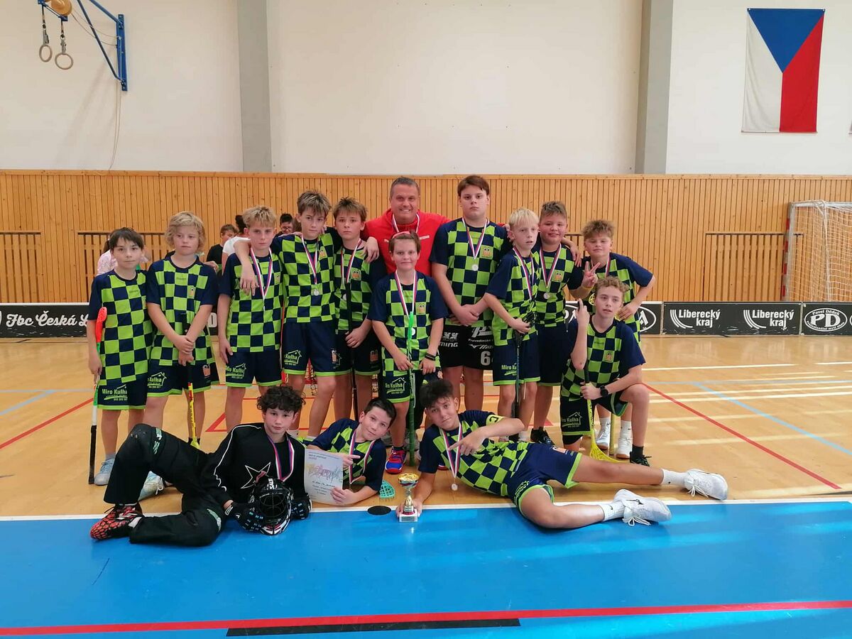 ŽÁCI 6.-7. TŘÍDY OKRESNÍM VÍCEMISTREM VE FLORBALU!
