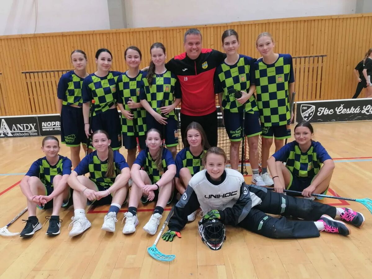 FLORBALOVÁ EUFORIE V PODÁNÍ ŽÁKYŇ 8.-9. TŘÍD