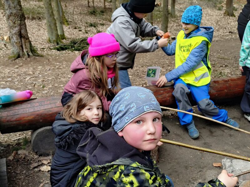 Zkoumání jarní přírody v údolí PEKLO